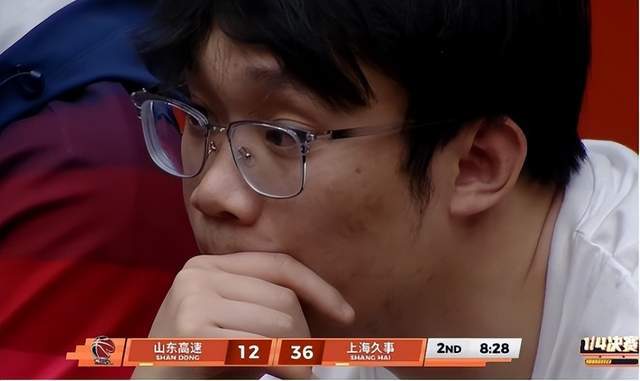 杏彩体育官方网站-丁彦雨航现身高速大球场，山东男篮半场惨败26分，邱彪引援真离谱